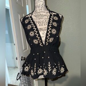 New deep v neck boho top sz Lg
Embroidered flowers